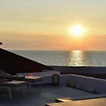 Northia Luxury Tholos (Santorini)