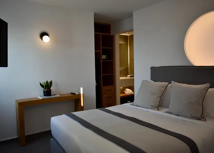 Northia Luxury Tholos (Santorini)