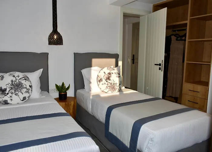 Northia Luxury Tholos (Santorini)